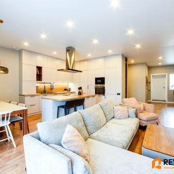 Незламності вул. (Комарова), 45-Б