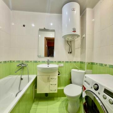 Академіка Янгеля вул., 21