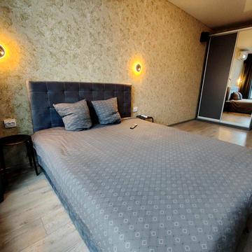 Кадетський Гай вул., 12