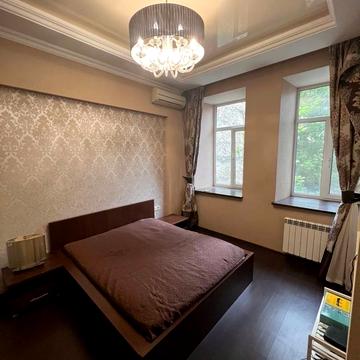 Межигірська вул., 30