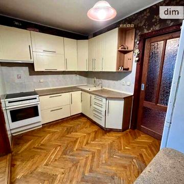 Анни Ахматової вул., 6