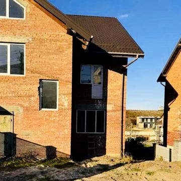 Козацька вул., 1