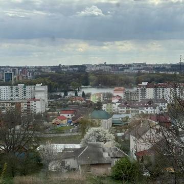 Камянецька вул., (Будинок 1)