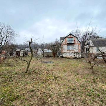 Підлісна, 22