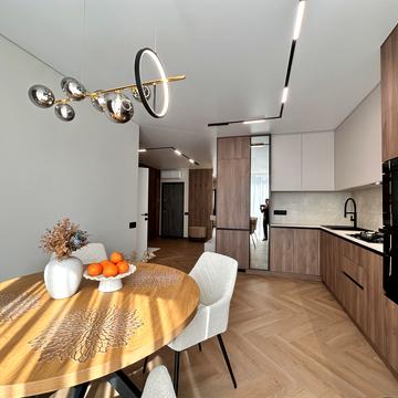 Степана Бандери вул., (Будинок 4)