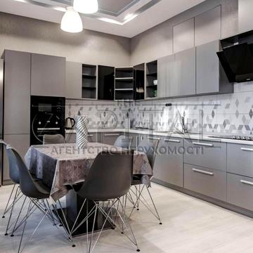 Еспланадна вул., 30