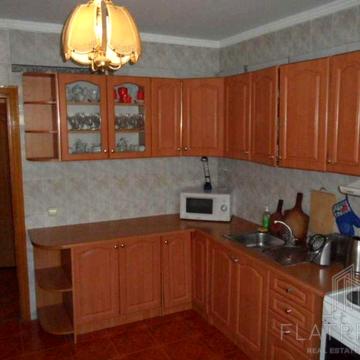 Лариси Руденко вул., 10-В