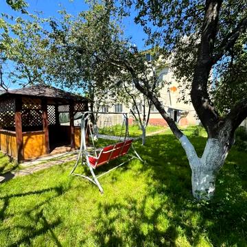 Академіка Корольова вул., 33