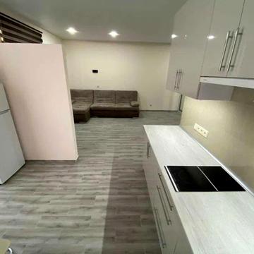 Лабораторна вул., (Будинок)