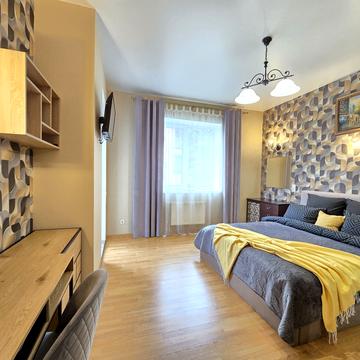 Підлісна вул., 25