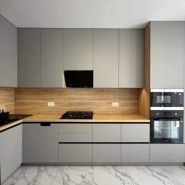 Угорська вул., 12