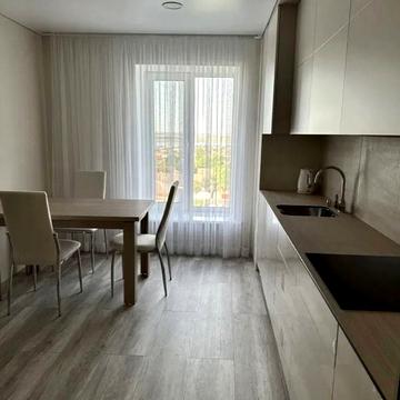 Героїв України просп. (Героїв Сталінграду), 20-К