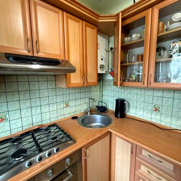 Золота вул. (), 32