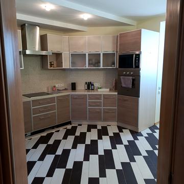 Миколи Амосова вул., 4