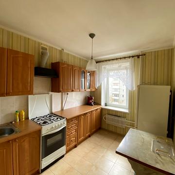 Металургів вул., 8