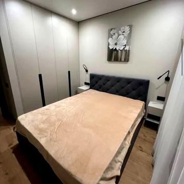 Салютна вул., 2к5