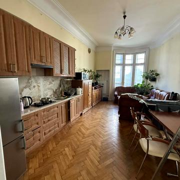 Івана Франка вул., 33