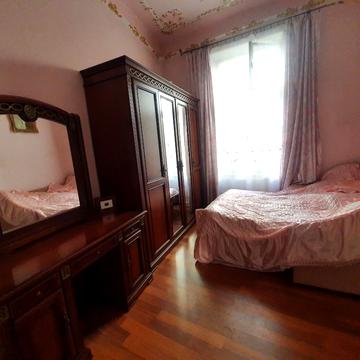 Академіка Олександра Богомольця вул., 5