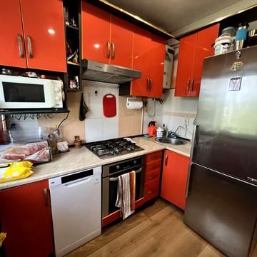 Золота вул. (), 5