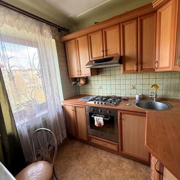 Золота вул. (), 32