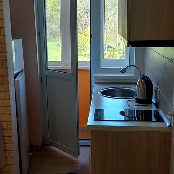 Магістральна вул., 33