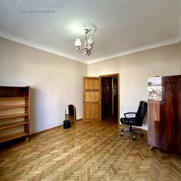 Богдана Хмельницького вул., 68