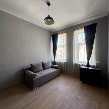 Залізнична вул., 64