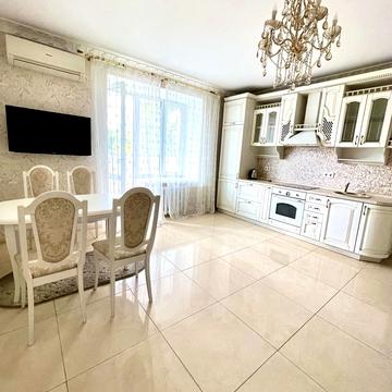 Волинська вул., 10