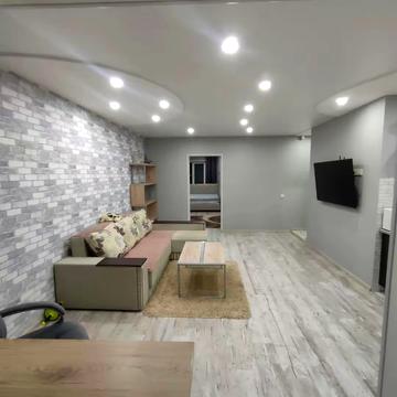 Михайла Комарова вул., 10/1