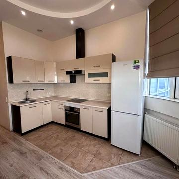 Дмитра Яворницького просп. (Карла Маркса), 5