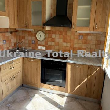 Героїв Космосу вул., 19-А