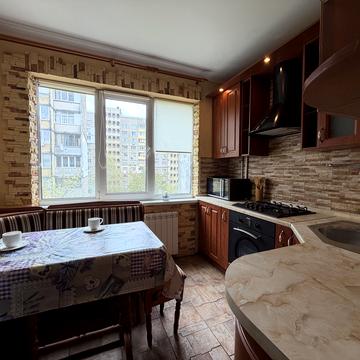 Георгія Гонгадзе просп. (Радянської України), 18