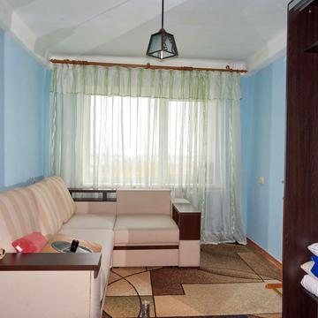 Новонаводницька вул. (Лаврська), 4