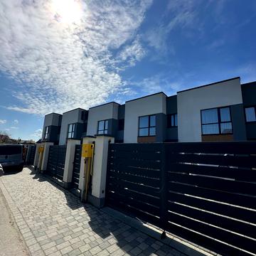 Василя Симоненка вул., 11