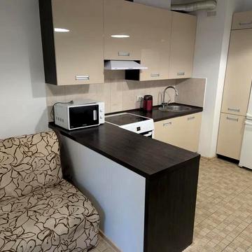 Тернопільська вул., 10