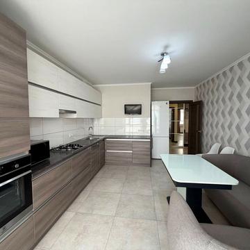 Бельведерська вул., 35