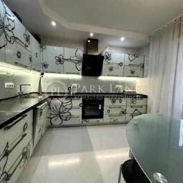 Федора Ернста вул., 8