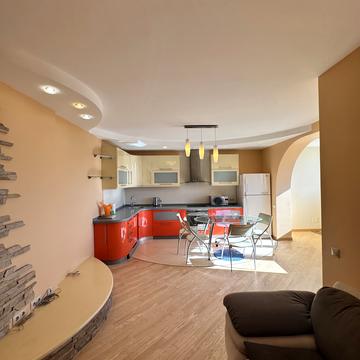 Срібнокільська вул., 22