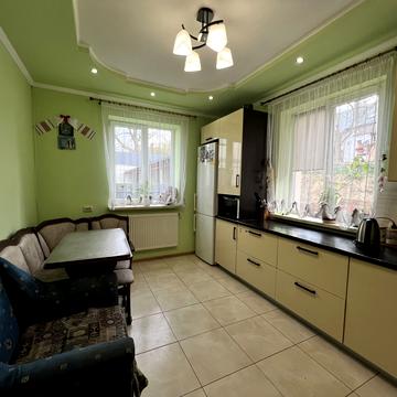 Шкільна вул., 1