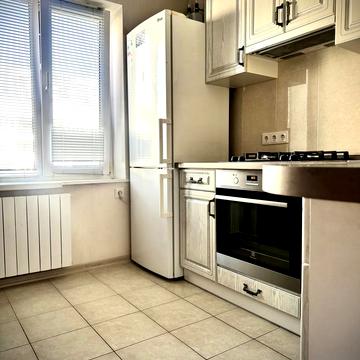 Деміївська вул., 37