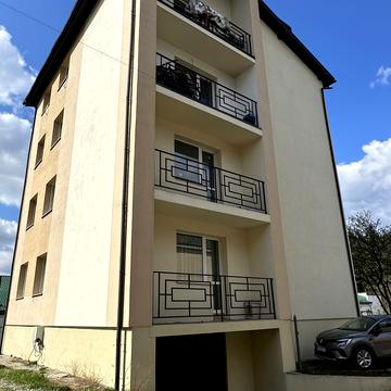 Спортивна вул., 12