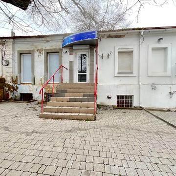 Шнеєрсона вул., 39