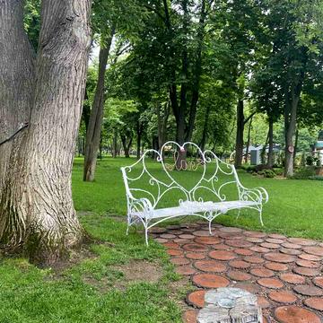 Олексія Вадатурського вул. (Маршала Малиновського), 1