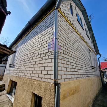 Яблунева вул., 11