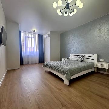 Пасічна вул., 8