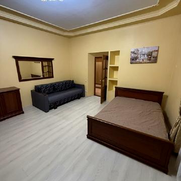 Пантелеймона Куліша вул., 33