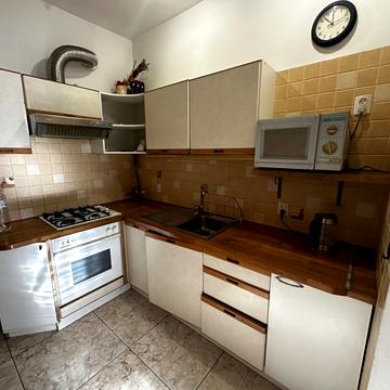 Підзамче вул., 3