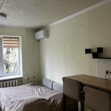 Межова вул., 12