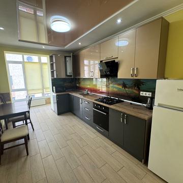 Андрія Мельника вул., (Будинок 8)