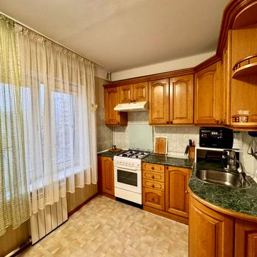 Академіка Александрова вул., 5